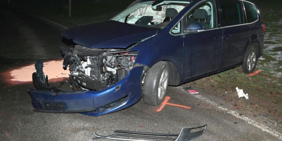 Zwei Verletzte und grosser Sachschaden: Das ist die Bilanz eines Unfalls in Nassen SG.