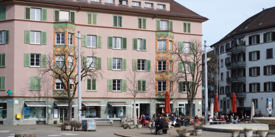 Das Wohnhaus der Baugenossenschaft ABZ am Bullingerplatz in Zürich. (Archivbild)