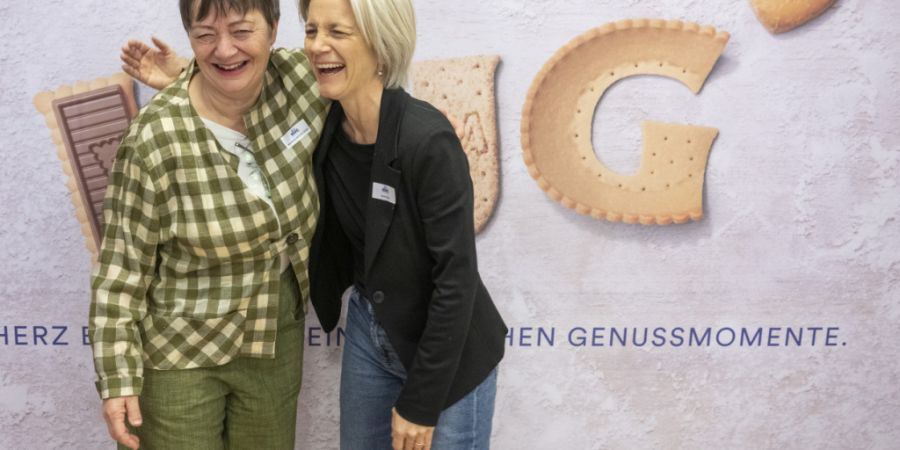 Marianne Wüthrich (links) und Anna Hug, Co-Leiterinnen des Backwarenproduzenten Hug, haben gut lachen: Der Guetzlihersteller hat 2025 einen neuen Umsatzrekord verzeichnet.
