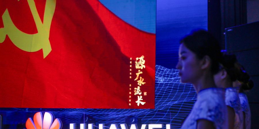 Die EU will die Produkte von risikobehafteten ausländischen Unternehmen im Bereich der Netzwerktechnik verbieten. Die chinesische Regierung sieht dabei Firmen aus dem eigenen Land bena...