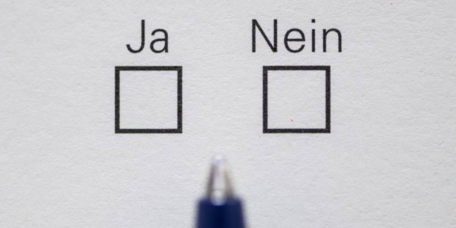 Bei den Abstimmungen zur 10-Millionen-Schweiz und der Änderung über das Zivildienstgesetz liegen derzeit noch beide Lager gleichauf. (Themenbild)