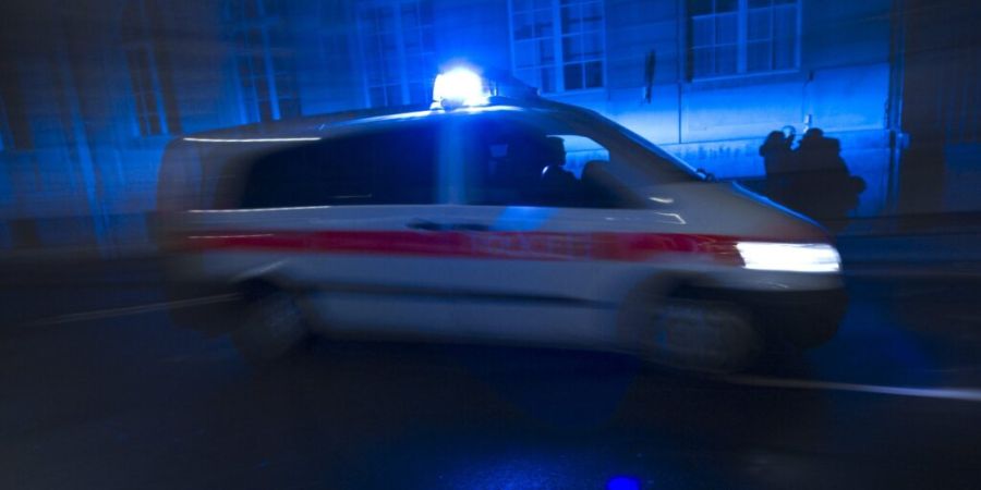 Die Luzerner Polizei hat sich in den Nächten über das Wochenende um mehrere verunfallte und alkoholisierte Lenker kümmern müssen. (Symbolbild)