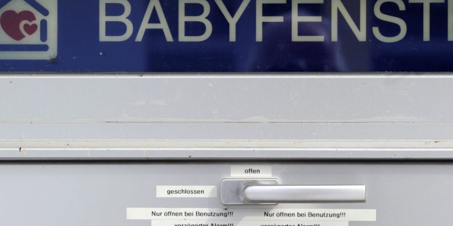 Das frühere Babyfenster im Spital Einsiedeln SZ. Mittlerweile wurde es durch den Standort in Schwyz abgelöst. (Archivbild)