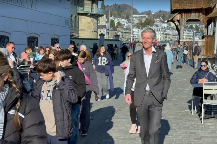 In der SRF-Doku wurden viele Bilder von überfüllten Strassen und Gassen in Luzern gezeigt.