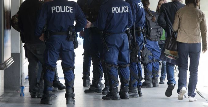 Mit einer «Kontrollquittung» soll mehr Transparenz bei Polizeikontrollen geschaffen werden. (Symbolbild) Polizei Kontrolle Quittung
