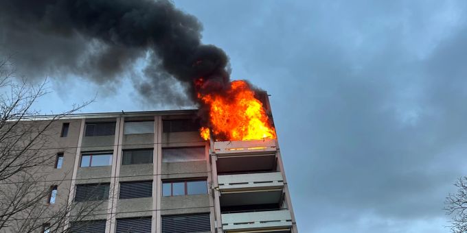 Wohnungsbrand in Mehrfamilienhaus in Cham ZG. Brand in Cham