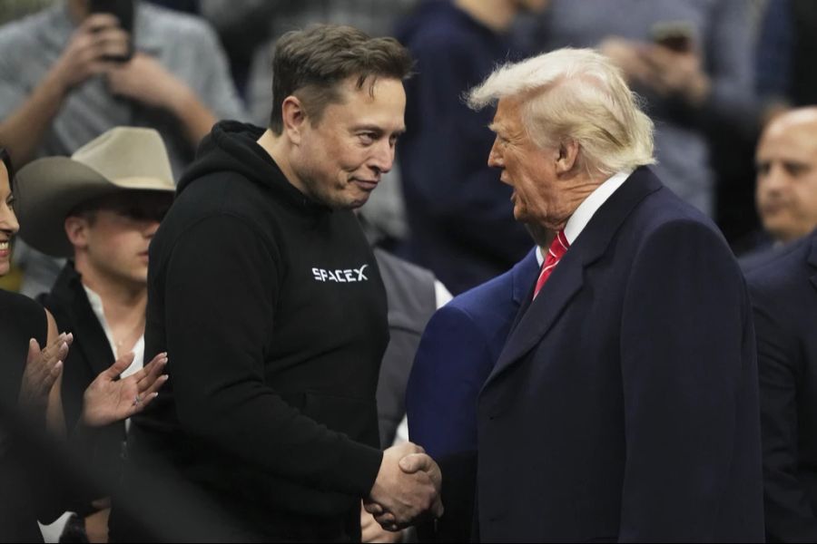 Sein Freund Donald Trump könne Musk nun mit Regierungsaufträgen helfen.