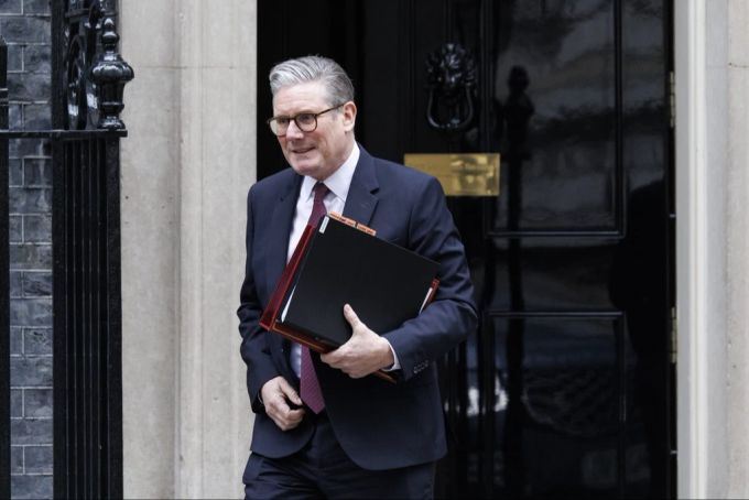 Grossbritanniens Premier Keir Starmer signalisiert Bereitschaft zur Entsendung von Friedenstruppen in die Ukraine nach Kriegsende. Keir Starmer Ukraine