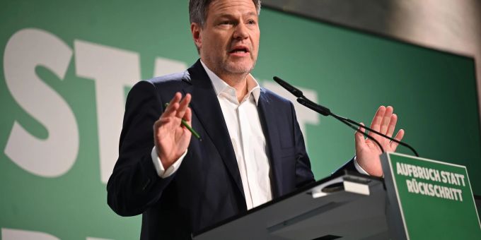 Auch die zweite Prüfung der Plagiatsvorwürfe gegen Robert Habeck durch die Universität Hamburg entlastet den Grünen-Kanzlerkandidaten. (Archivbild) Auch die zweite Prüfung der Plagiatsvorwürfe gegen Robert Habeck durch die Universität Hamburg entlastet den Grünen-Kanzlerkandidaten. (Archivbild)