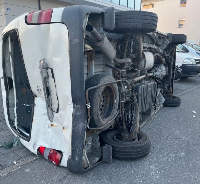 Bus verursacht Unfall in Buttisholz. Buttisholz