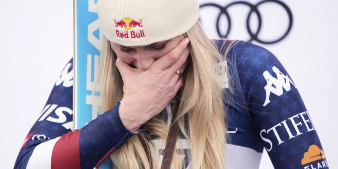 Lindsey Vonn kann ihren Podestplatz in Sun Valley (USA) kaum fassen und wird von ihren Emotionen übermannt.. Lindsey Vonn
