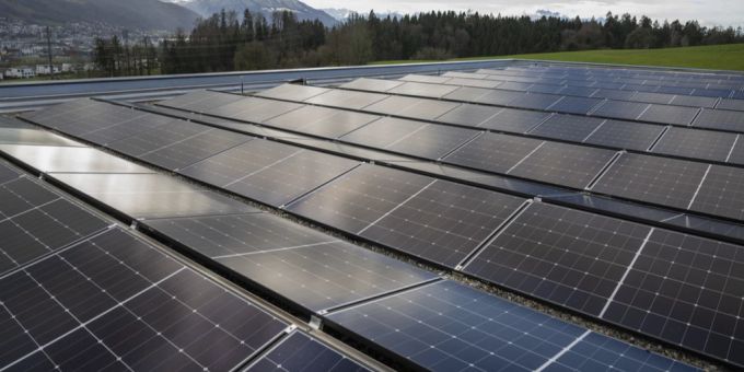 Das Berner Stimmvolk entschied über das Ausmass des Solarausbaus. Solaranlage Strom Bern