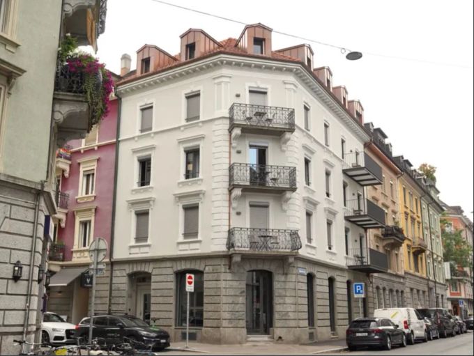 Auch das Haus an der Müllerstrasse wurde durch Nest Temporary AG vermietet. Mittlerweile hat sich eine neue Firma eingenistet und verlangt 3980 Franken pro Monat für 52 Quadratmeter. Wohnung Zürich