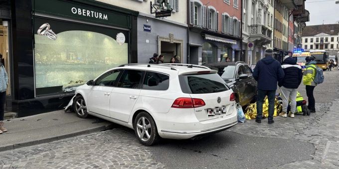 Aarau AG: Pedale verwechselt und in Schmuckladen gekracht. Aarau AG
