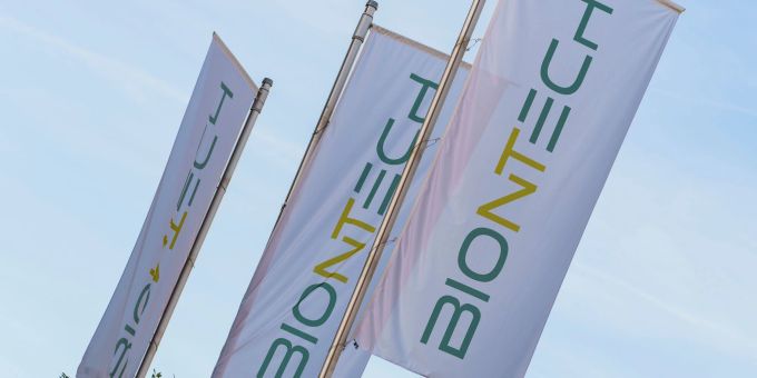 Gemeinsam mit dem US-Pharmariesen Pfizer verdiente das Mainzer Unternehmen Biontech viel Geld mit dem Corona-Impfstoff. (Archivbild) Gemeinsam mit dem US-Pharmariesen Pfizer verdiente das Mainzer Unternehmen Biontech viel Geld mit dem Corona-Impfstoff (Archivbild).