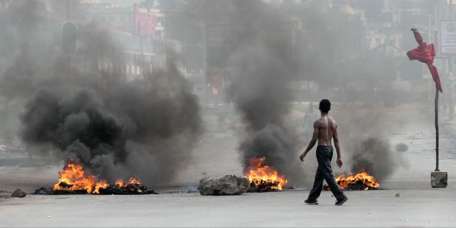 Protests in Mozambique following confirmation of Daniel Chapo as president