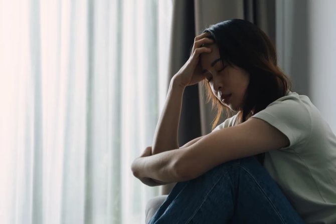 Frau, depressiv, nachdenklich