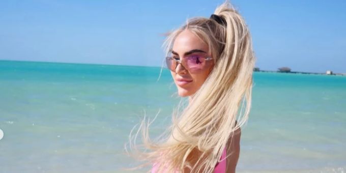 Ohne ihren Freund - Alisha Lehmann geniesst Ferien an Traumstrand
