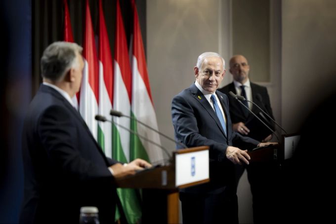 Orbán verteidigte seine Entscheidung bei einer Pressekonferenz mit Netanjahu. Netanjahu