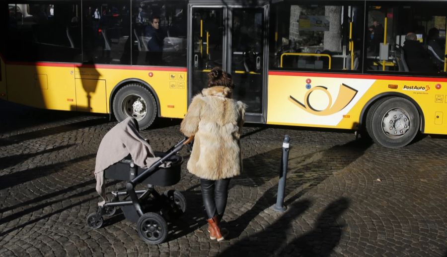 Im Postauto war es lange Zeit gang und gäbe, dass man nach dem Einsteigen den Chauffeur begrüsst.