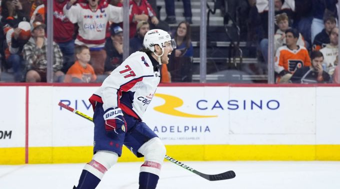 Washingtons T.J. Oshie feiert sein Tor gegen die Philadelphia Flyers. NHL