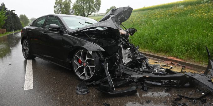 Ins Spital gebracht - Heftige Frontalkollision in Muolen SG