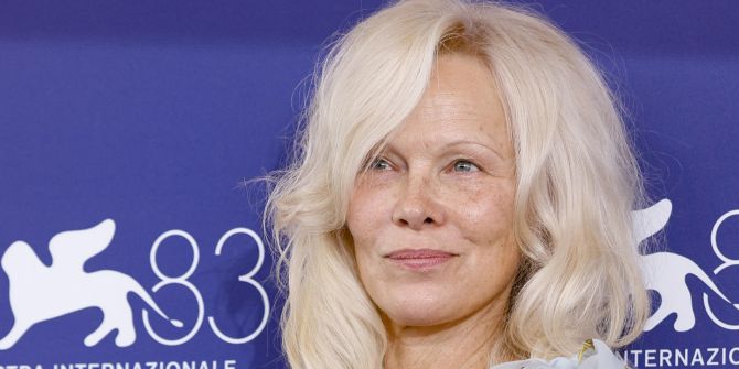 make up pamela anderson