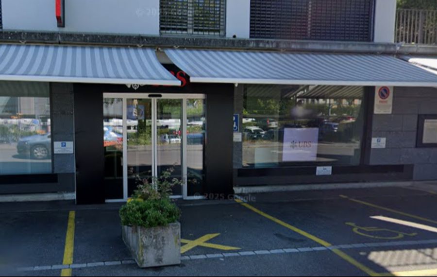 Eine Seniorin wollte in Küsnacht ihr UBS-Konto schliessen und das Restliche Guthaben in bar abheben. (Symbolbild)