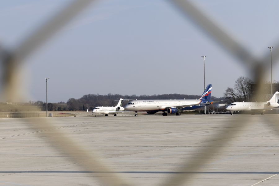 Das Flugzeug dürfte zerlegt werden.