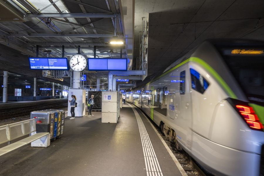 Das Übernachten im Bahnhof ist jedoch nicht gestattet.