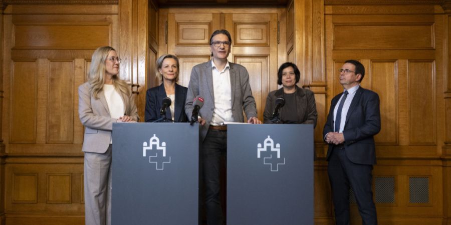 «Herr Bundesrat, das ist nicht einfach ein Nebenschauplatz.»: Mit einem Vorstoss forderten fünf Nationalrätinnen und Nationalräte mehr Ambitionen für den KI-Gipfel 2027.