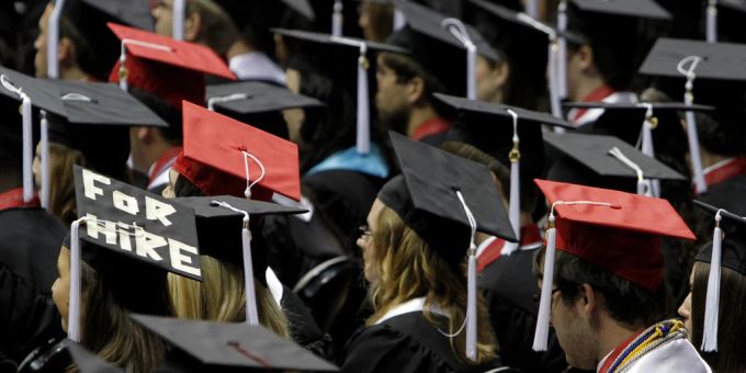 In einer Umfrage geben viele Uni-Absolventen in den USA an, ihren Abschluss zu bereuen. Studenten Universität