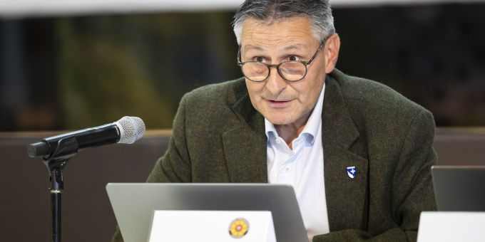 Der Gemeindepräsident von Blatten, Matthias Bellwald, sagte bei einer Pressekonferenz am Samstag, dass das Dorf wieder aufgebaut werden soll. Blatten