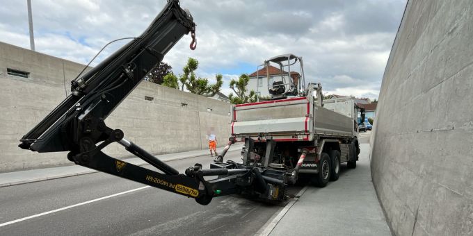 Schönenwerd SO - Lastwagen mit Kran kollidiert mit Eisenbahnbrücke