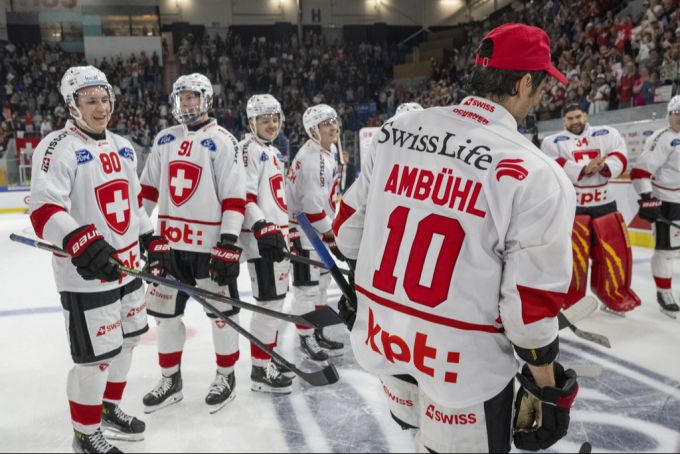 Wird die Nummer 10 von Andres Ambühl überhaupt nochmal vergeben? Andres Ambühl