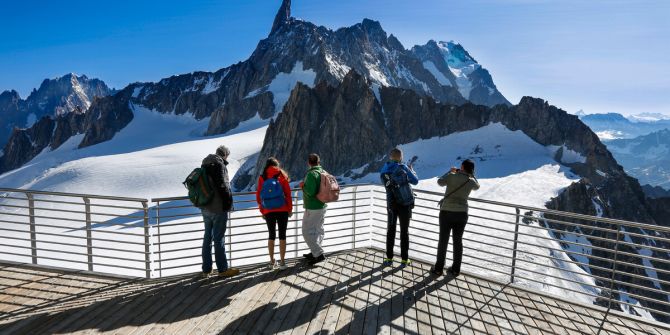 Schnee Menschen Aussichtsplattform Bergpanorama