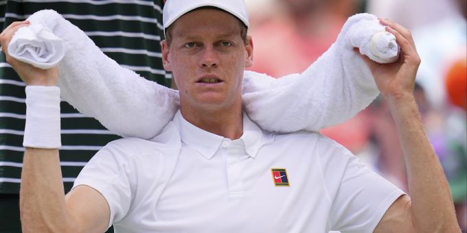 Jannik Sinner trotzt in Wimbledon der Hitze. Wimbledon