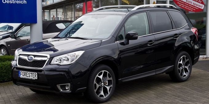 Der Subaru Forester ist ein robuster und vielseitiger SUV, der für seinen serienmässigen Allradantrieb, den Boxermotor und seine guten Geländeeigenschaften bekannt ist. Subaru_Forester