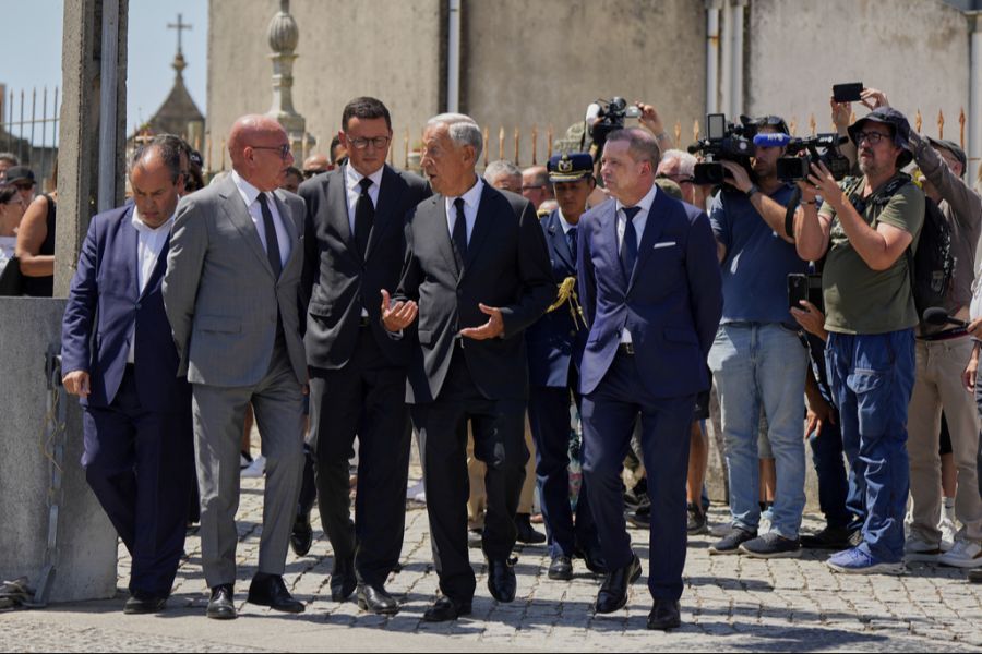 Portugals Präsident Marcelo Rebelo de Sousa (Mitte).