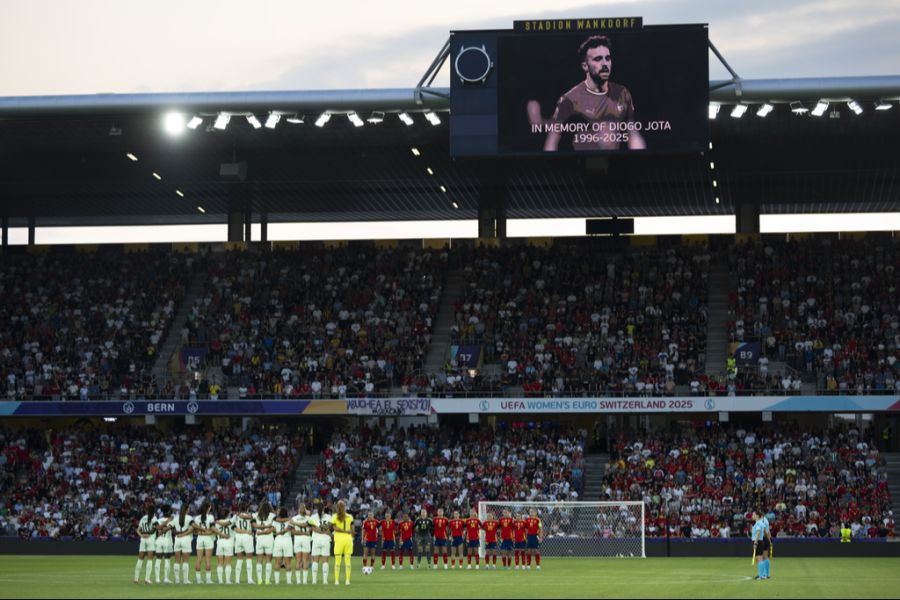 Die Fussballwelt trauert um den Portugiesen.