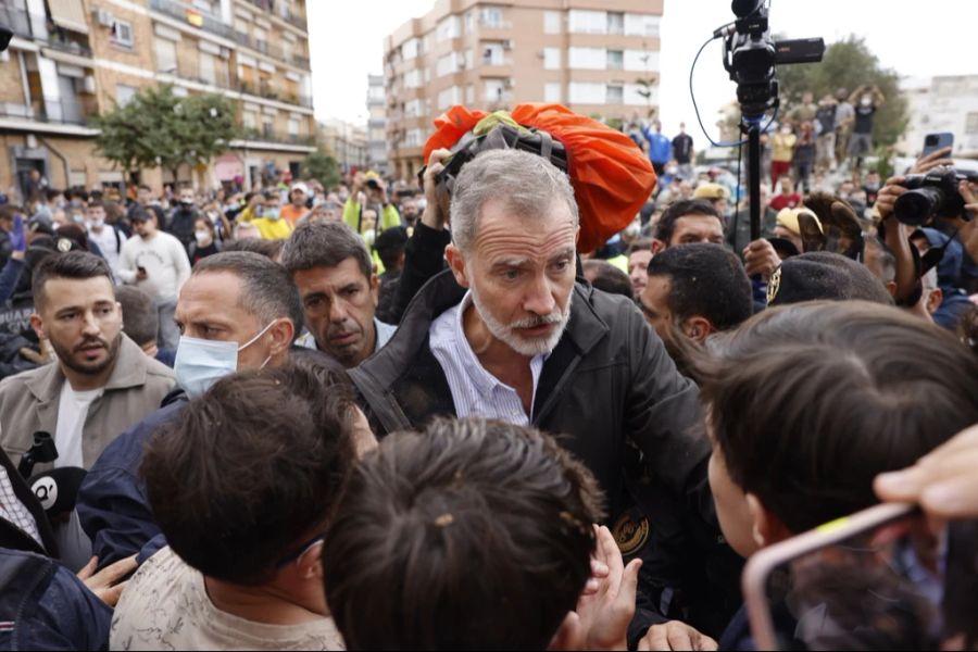 Spaniens König Felipe und Königin Letizia besuchten am Sonntag das Katastrophengebiet.