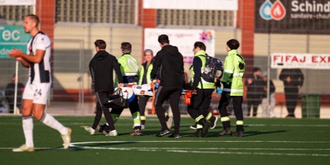Cheveyo Tsawa vom FC Zürich muss im Cup verletzt vom Feld. FC Zürich