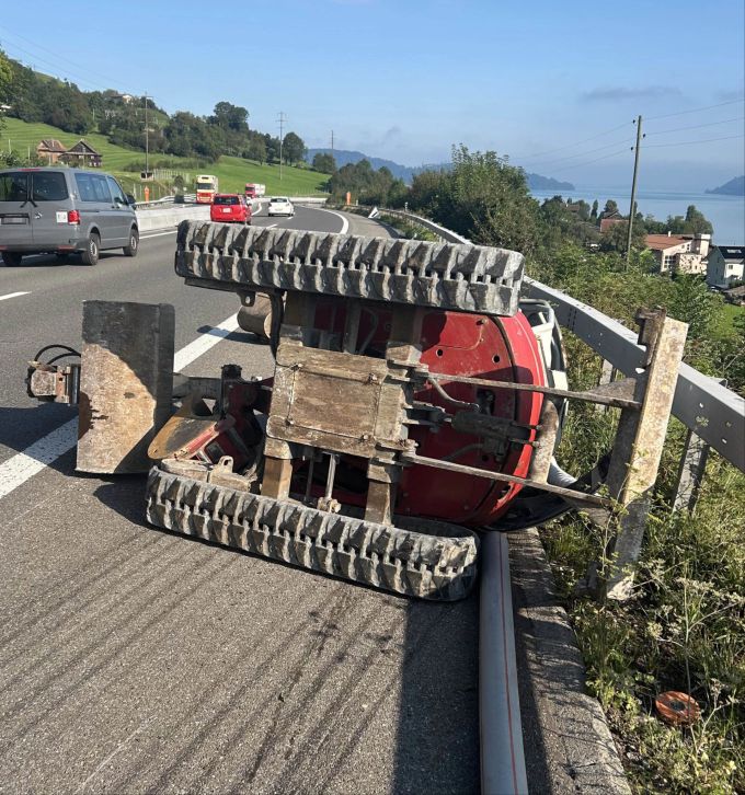 Die A4 war für zwei Stunden nur einspurig befahrbar. Verkehrsbehinderungen