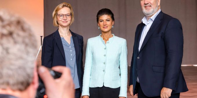 Sahra Wagenknecht (m) hat die Thüringer BSW-Spitze zuletzt hart kritisiert. Sahra Wagenknecht (m) hat die Thüringer BSW-Spitze zuletzt hart kritisiert.