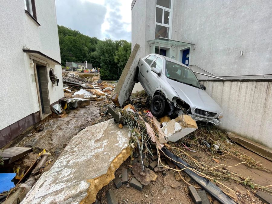 Trümmer und Autos wurden durch die Innenstadt gespült. (Archivbild)