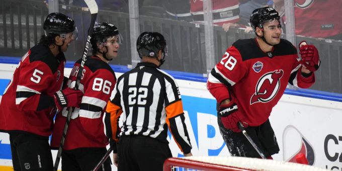 Timo Meier (r.) darf in der NHL jubeln. (Archivbild) NHL