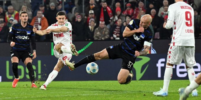 Beim Pokalspiel zwischen dem 1. FC Köln und Hertha BSC ging es hin und her. Federico Gambarini/dpa DFB Pokal Köln Hertha