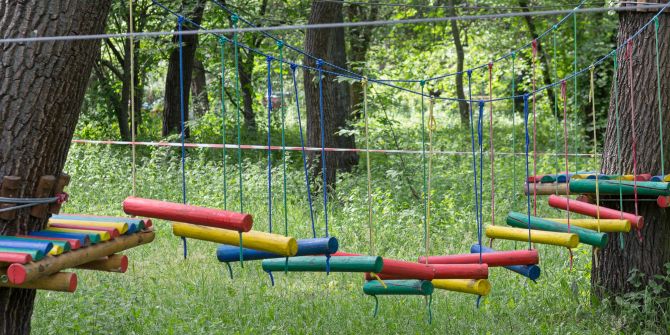 Bäume Gräser Spielplatz Holz