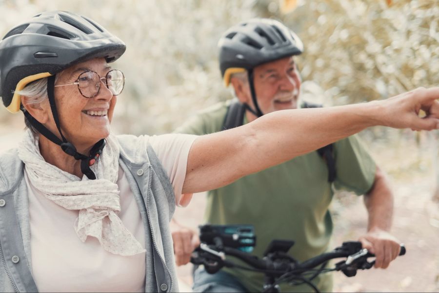 Altes Paar, Radtour, Velo, Freizeit