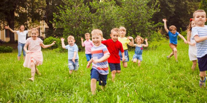 Kinder Gras Frau Rennen